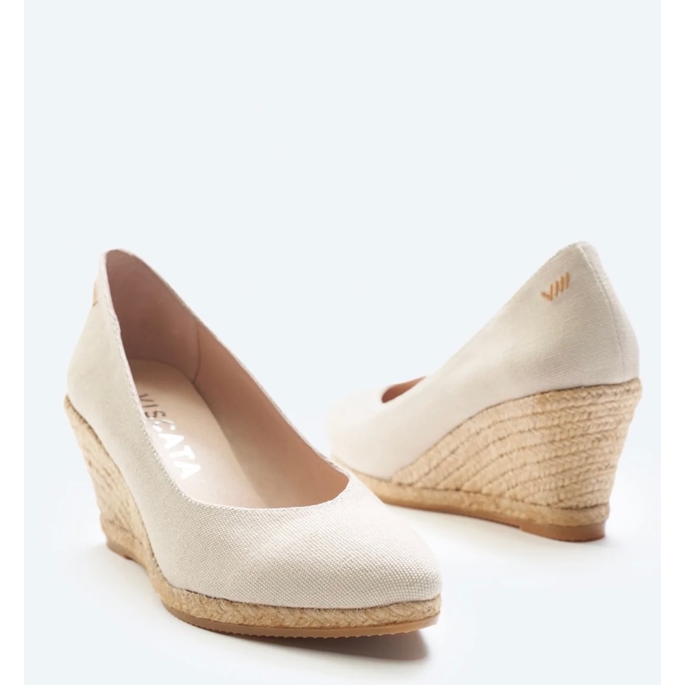 NIB Viscata roses espadrille wedges in beige